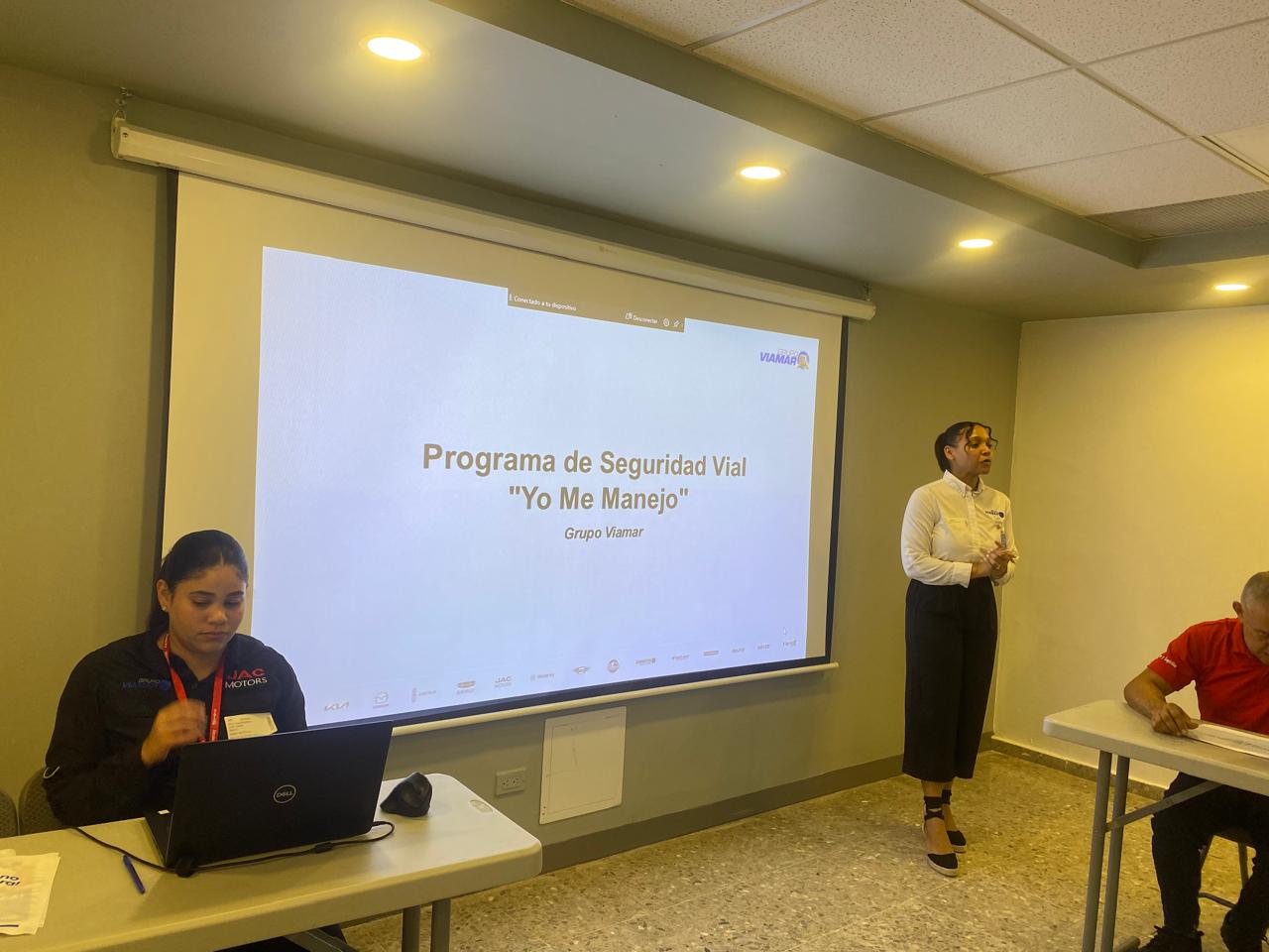 Grupo Viamar lleva su charla de seguridad vial con su campaña de "Yo Me Manejo" a Acromax Dominicana